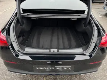 MERCEDES-BENZ CLA 200 Coupé AMG Night Pano AHK Burm DISTR 19