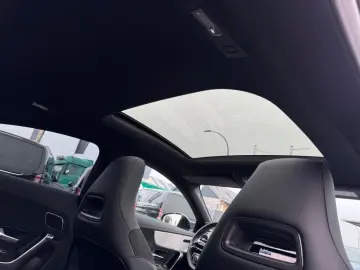 MERCEDES-BENZ CLA 200 Coupé AMG Night Pano AHK Burm DISTR 19