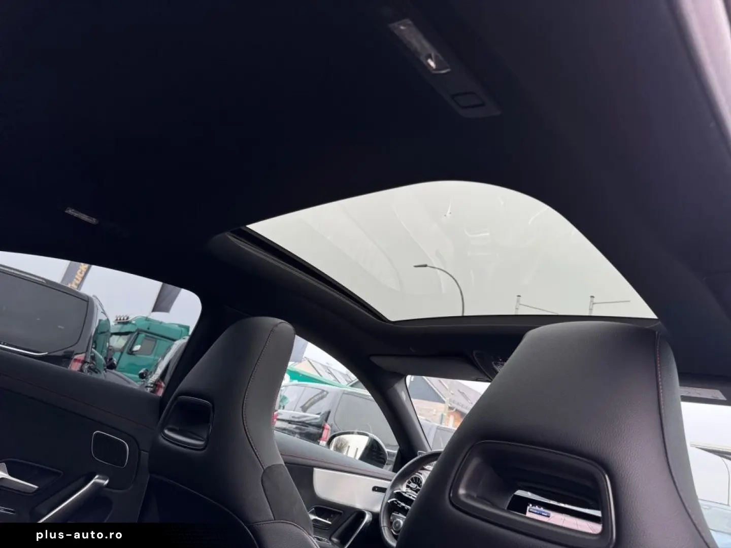 MERCEDES-BENZ CLA 200 Coupé AMG Night Pano AHK Burm DISTR 19