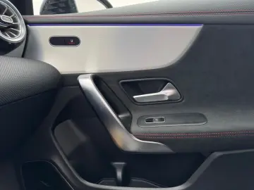 MERCEDES-BENZ CLA 200 Coupé AMG Night Pano AHK Burm DISTR 19