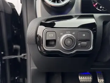 MERCEDES-BENZ CLA 200 Coupé AMG Night Pano AHK Burm DISTR 19