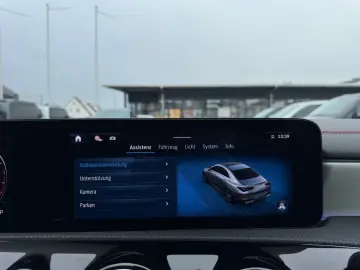 MERCEDES-BENZ CLA 200 Coupé AMG Night Pano AHK Burm DISTR 19