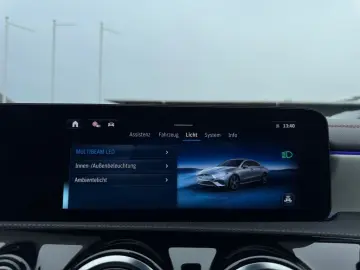 MERCEDES-BENZ CLA 200 Coupé AMG Night Pano AHK Burm DISTR 19