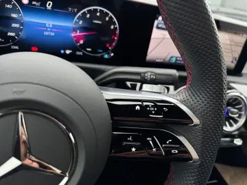 MERCEDES-BENZ CLA 200 Coupé AMG Night Pano AHK Burm DISTR 19