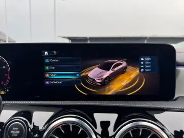 MERCEDES-BENZ CLA 200 Coupé AMG Night Pano AHK Burm DISTR 19