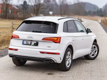AUDI Q5 40 TFSI quattro S line Ambiente
