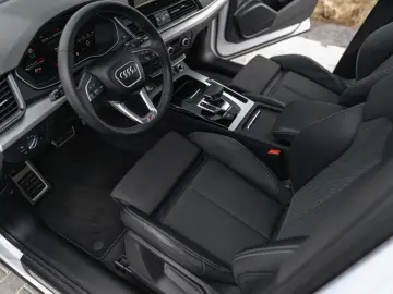 AUDI Q5 40 TFSI quattro S line Ambiente