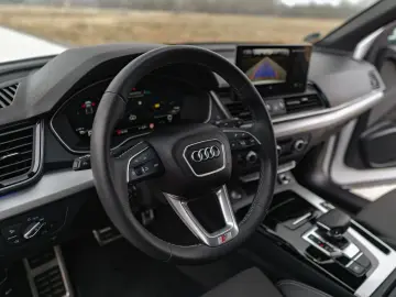 AUDI Q5 40 TFSI quattro S line Ambiente