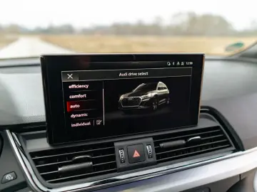 AUDI Q5 40 TFSI quattro S line Ambiente