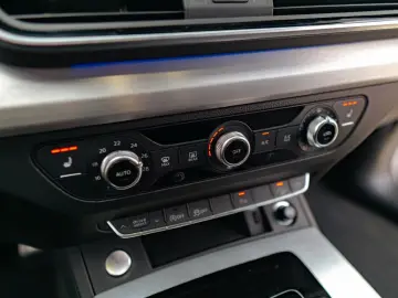 AUDI Q5 40 TFSI quattro S line Ambiente