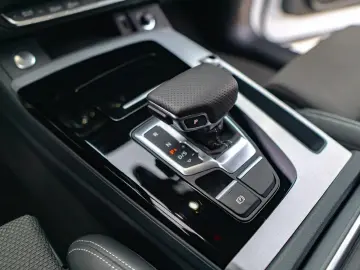 AUDI Q5 40 TFSI quattro S line Ambiente