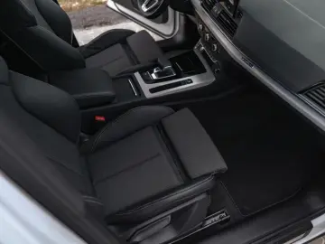 AUDI Q5 40 TFSI quattro S line Ambiente