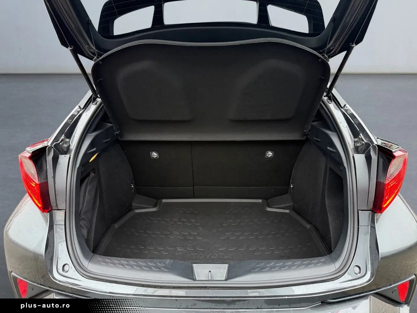 TOYOTA C-HR 1.8 Hybrid Team D