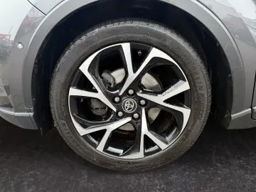 TOYOTA C-HR 1.8 Hybrid Team D