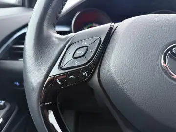 TOYOTA C-HR 1.8 Hybrid Team D