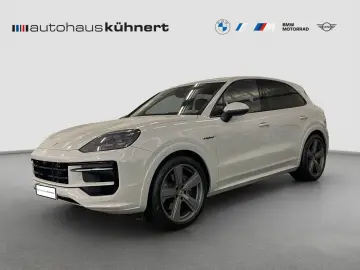 PORSCHE Cayenne E-Hybrid PanoSD HUD Bose 1. Hand ACC