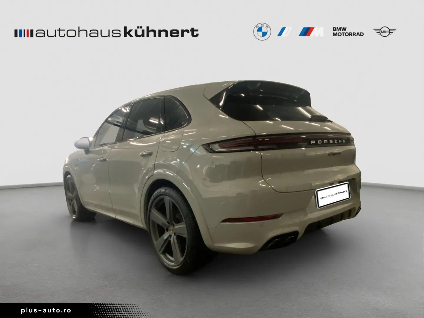 PORSCHE Cayenne E-Hybrid PanoSD HUD Bose 1. Hand ACC