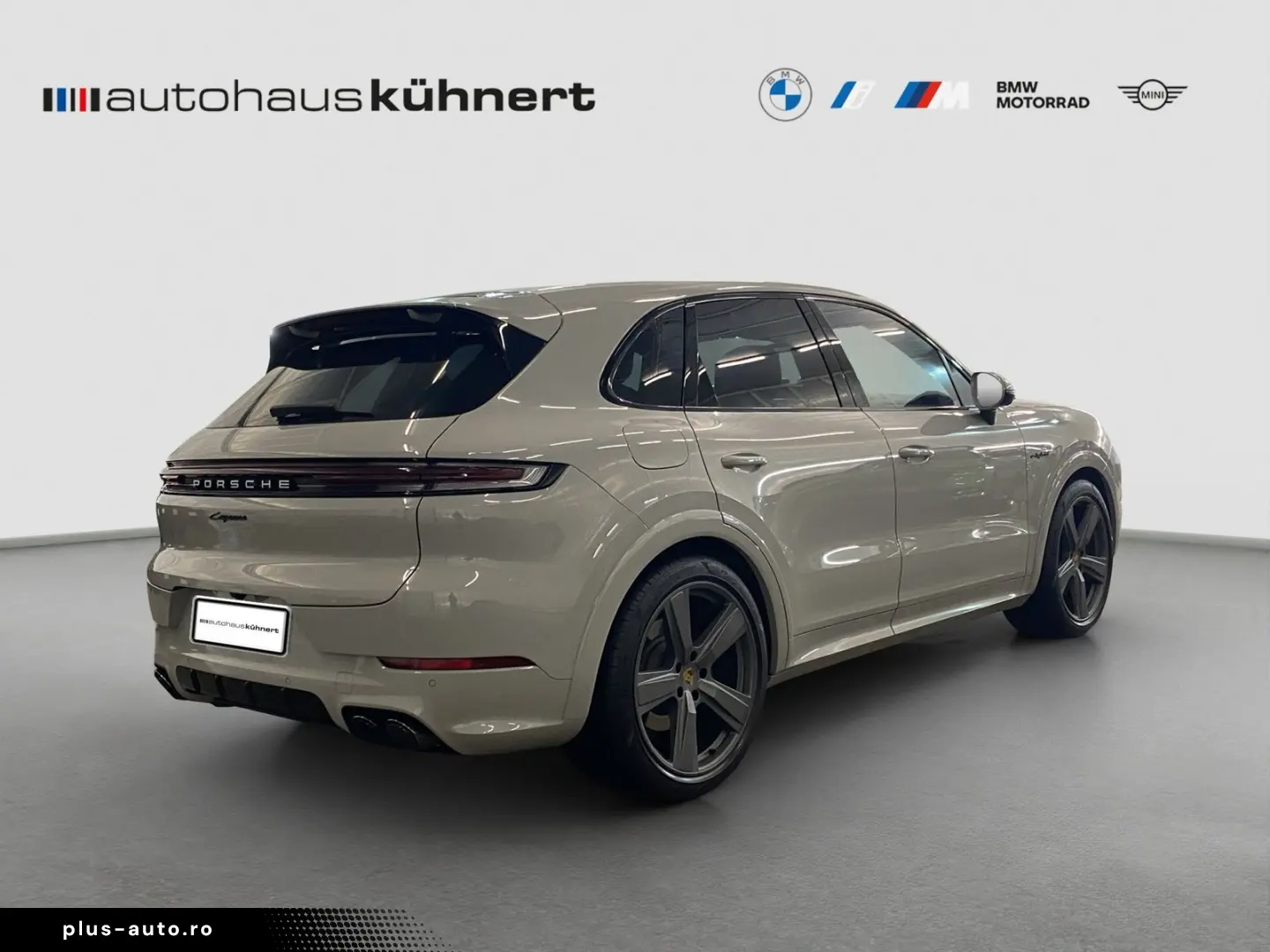 PORSCHE Cayenne E-Hybrid PanoSD HUD Bose 1. Hand ACC