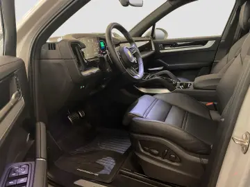 PORSCHE Cayenne E-Hybrid PanoSD HUD Bose 1. Hand ACC