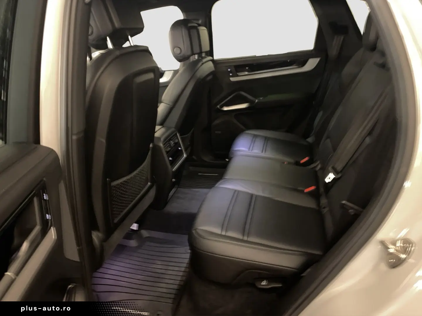 PORSCHE Cayenne E-Hybrid PanoSD HUD Bose 1. Hand ACC