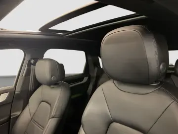 PORSCHE Cayenne E-Hybrid PanoSD HUD Bose 1. Hand ACC