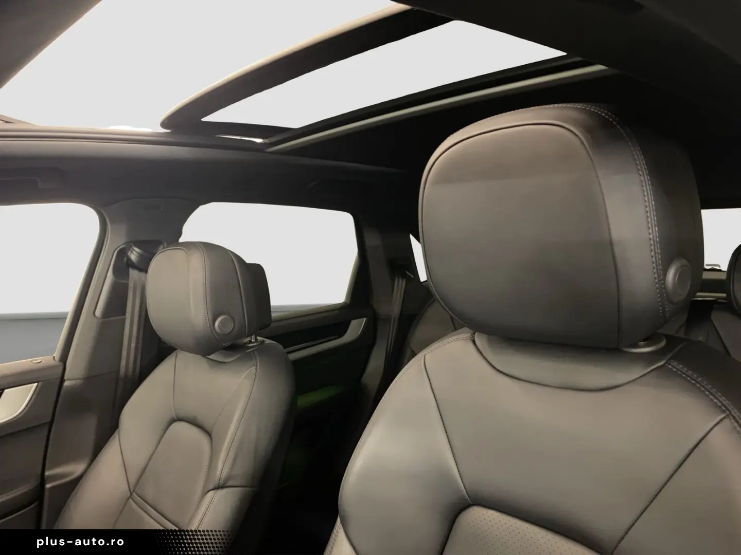 PORSCHE Cayenne E-Hybrid PanoSD HUD Bose 1. Hand ACC