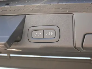 VOLVO XC60 B5 B AWD Plus Dark FSHZG PANO 360  ACC