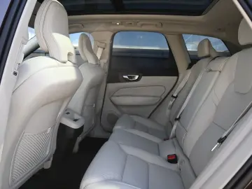 VOLVO XC60 B5 B AWD Plus Dark FSHZG PANO 360  ACC