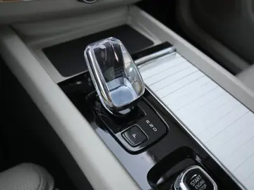 VOLVO XC60 B5 B AWD Plus Dark FSHZG PANO 360  ACC