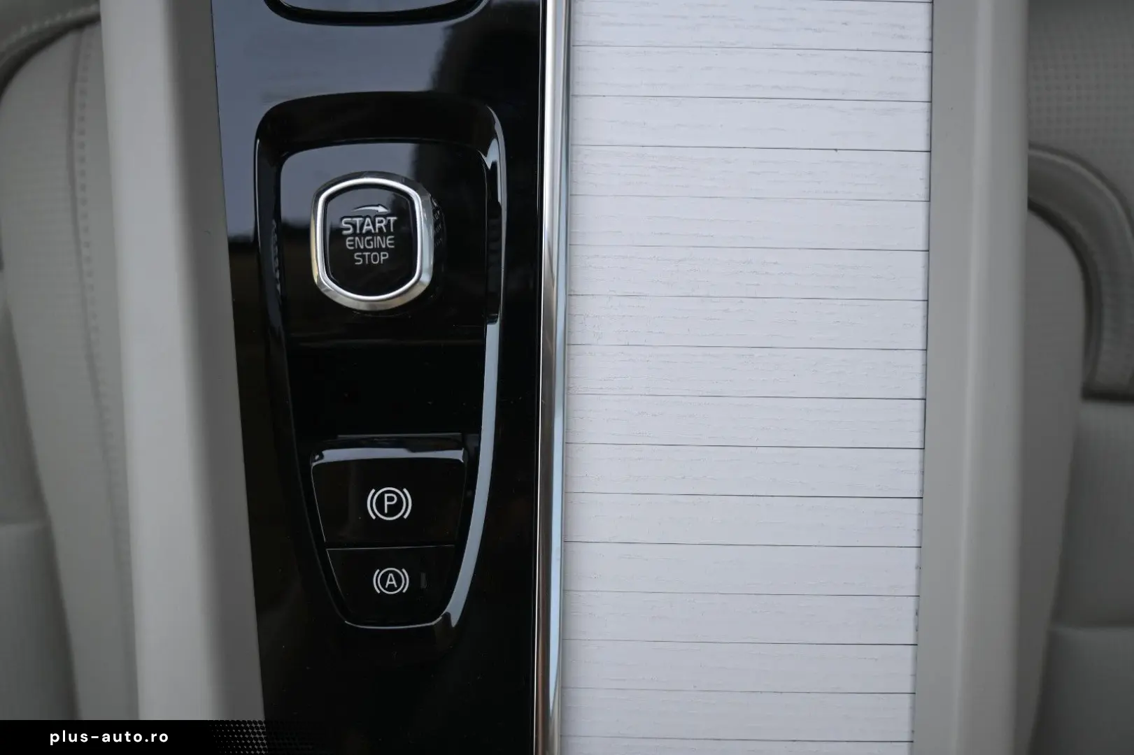 VOLVO XC60 B5 B AWD Plus Dark FSHZG PANO 360  ACC