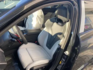 BMW M5   Pano   Bowers & Wilkins