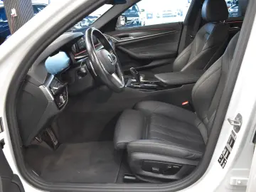 BMW 530 d xDrive M SPORT HEAD-UP LED ASSIST AHK SHZ