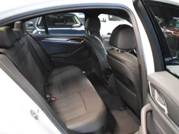 BMW 530 d xDrive M SPORT HEAD-UP LED ASSIST AHK SHZ