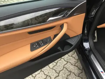 BMW 530 d xDrive Lim M-Sport HUD Navi Leder MemSitze