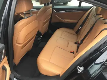 BMW 530 d xDrive Lim M-Sport HUD Navi Leder MemSitze