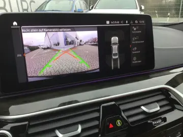 BMW 530 d xDrive Lim M-Sport HUD Navi Leder MemSitze