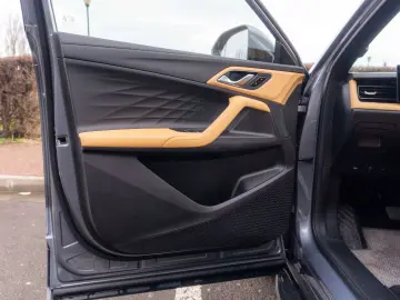 MG EHS PHEV Exclusive