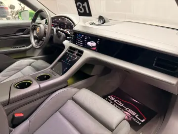 PORSCHE Taycan 4 S HUD Matrix BOSE PANO Kamera Chrono