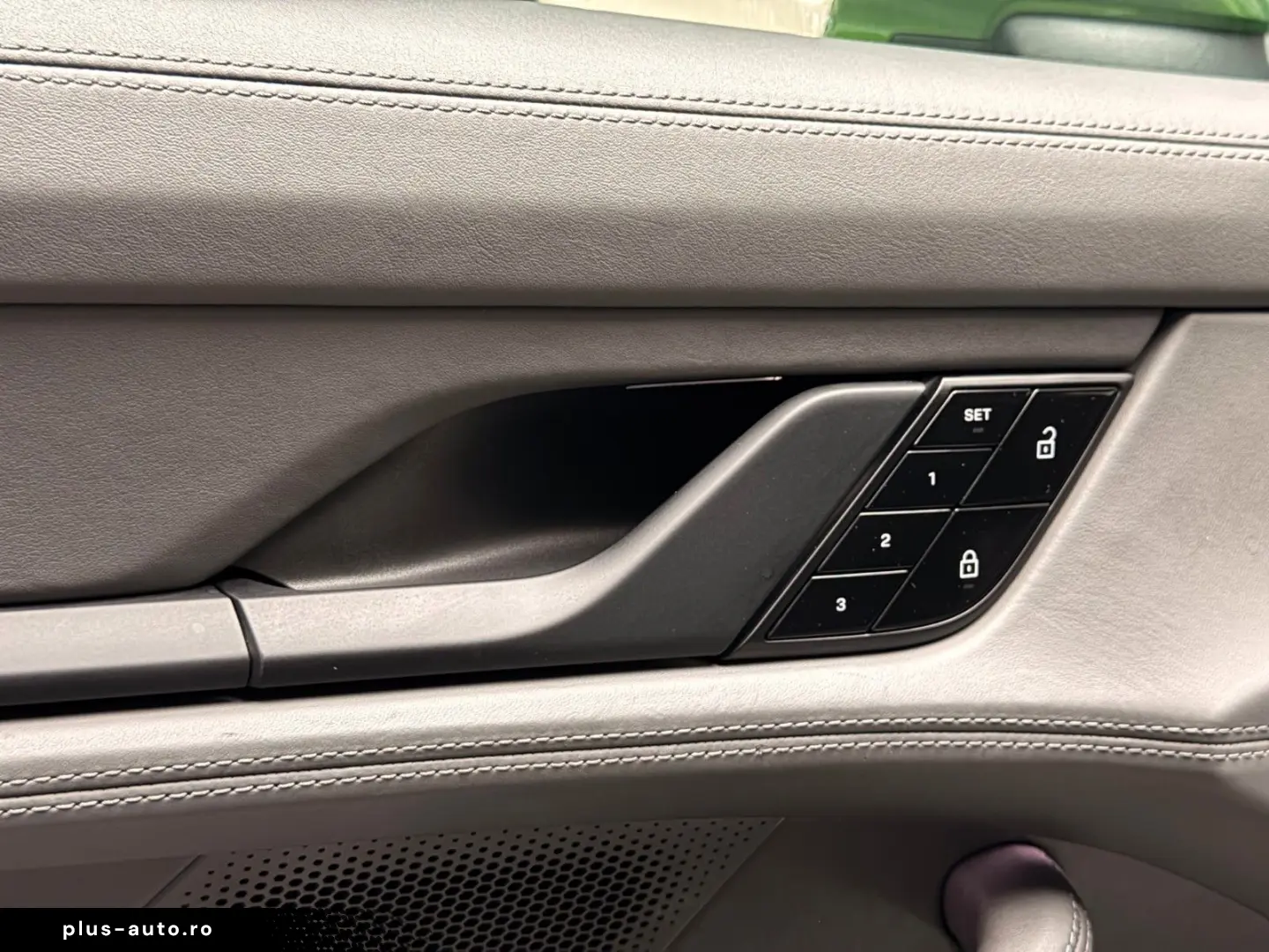 PORSCHE Taycan 4 S HUD Matrix BOSE PANO Kamera Chrono