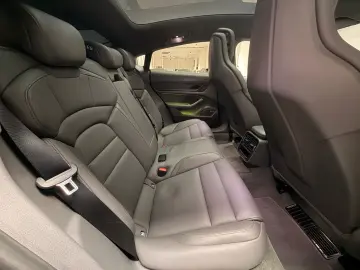 PORSCHE Taycan 4 S HUD Matrix BOSE PANO Kamera Chrono