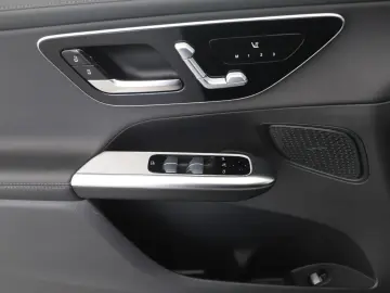 MERCEDES-BENZ GLC 200 4M AMG Line 2x LED PANO Winterp