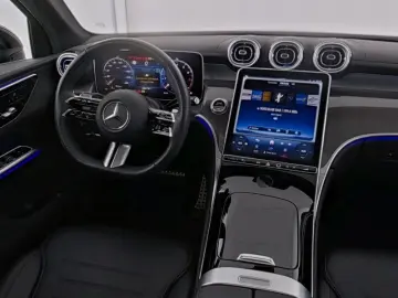 MERCEDES-BENZ GLC 200 4M AMG AHK Pano WinterP