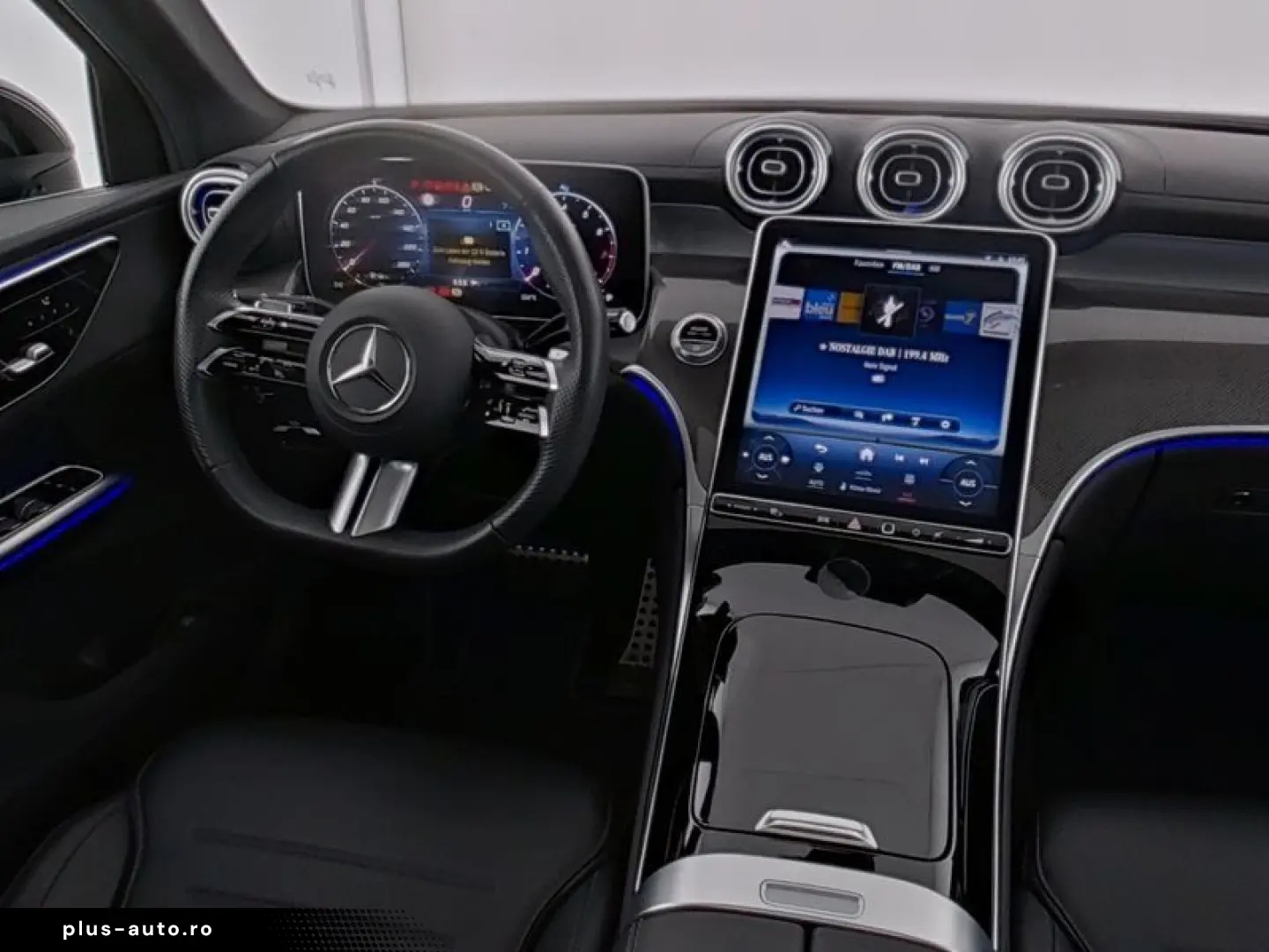 MERCEDES-BENZ GLC 200 4M AMG AHK Pano WinterP