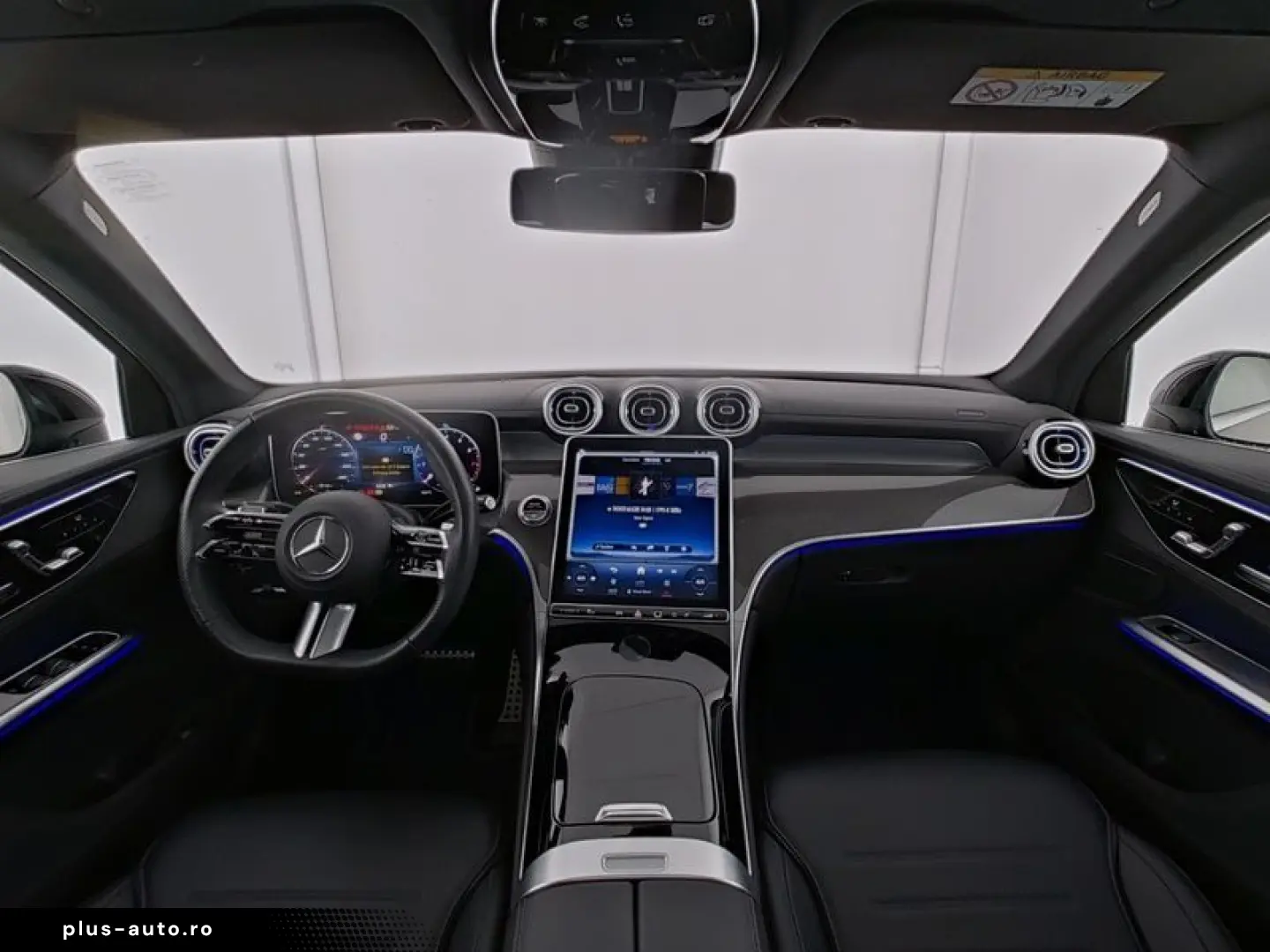 MERCEDES-BENZ GLC 200 4M AMG AHK Pano WinterP