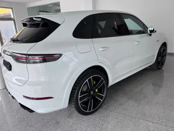 PORSCHE Cayenne E-Hybrid-Sport Design -22 Zoll- Approved