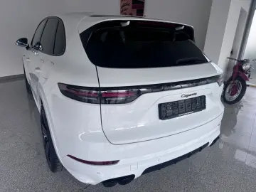 PORSCHE Cayenne E-Hybrid-Sport Design -22 Zoll- Approved