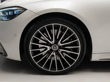 2023 Mercedes-Benz S 580 Long 4M V8 503 CP First Class TV