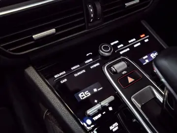 PORSCHE Cayenne E-Hybrid el.AHK 21 Spyder Carbon 360 HUD