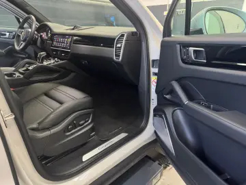 PORSCHE Cayenne Hybrid 360  Massage Burmester Sitzluft