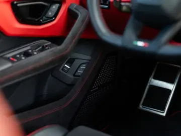 LAMBORGHINI Urus S Balloon White Pano Performante-Trim Night